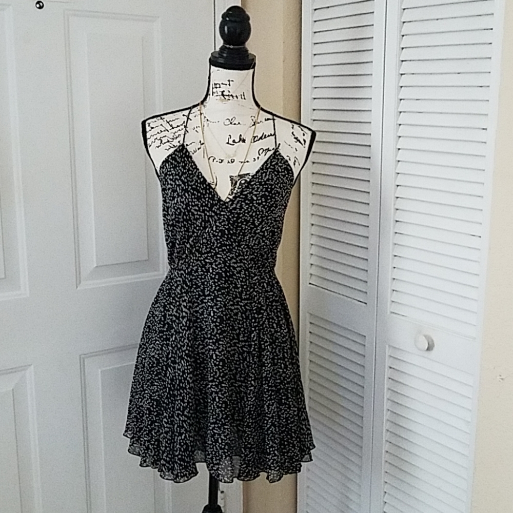 Forever 21 stappy dress (Like new, FLAWLESS)